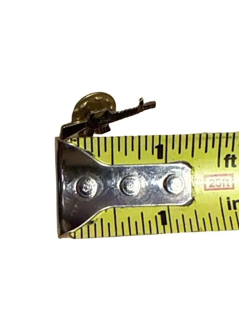 Unbranded Rifle Assault Weapon Lapel Pin Gold Tone Metal 1 Inch